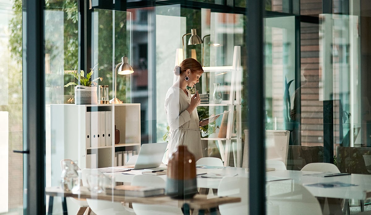 move ipad female office window_lr_expense manager
