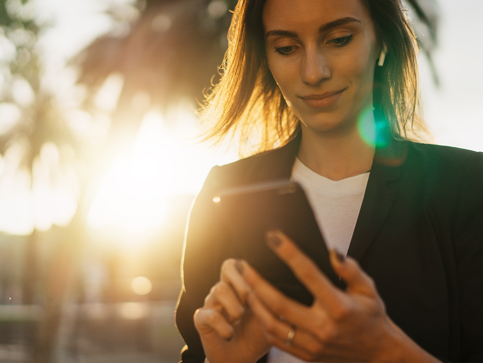 network protect_imei advantage_woman smiling